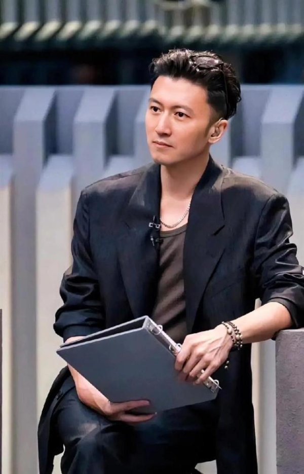 TopBull 谢霆锋一穿封神 叔圈顶流再引热议